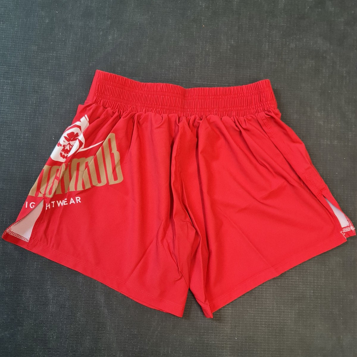 MOB Hybrid shorts red