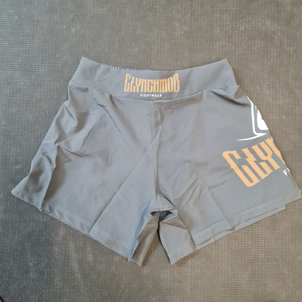 MOB Hybrid shorts grey